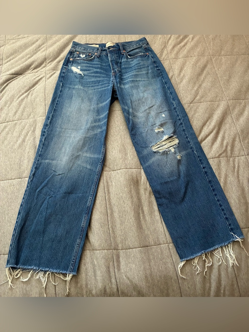 Universal Thread Mid Rise 90s Baggy Distressed Jeans